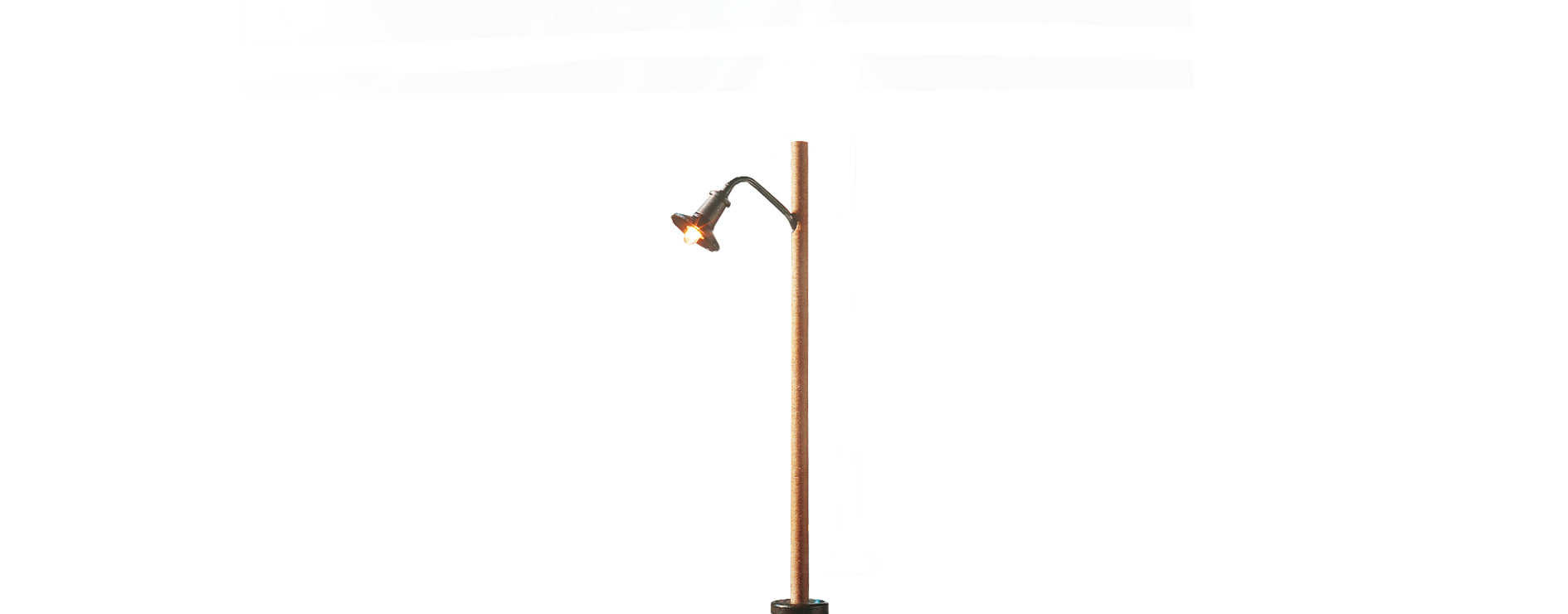 H0 Holzmastleuchte, Stecksockel mit LED $84061
