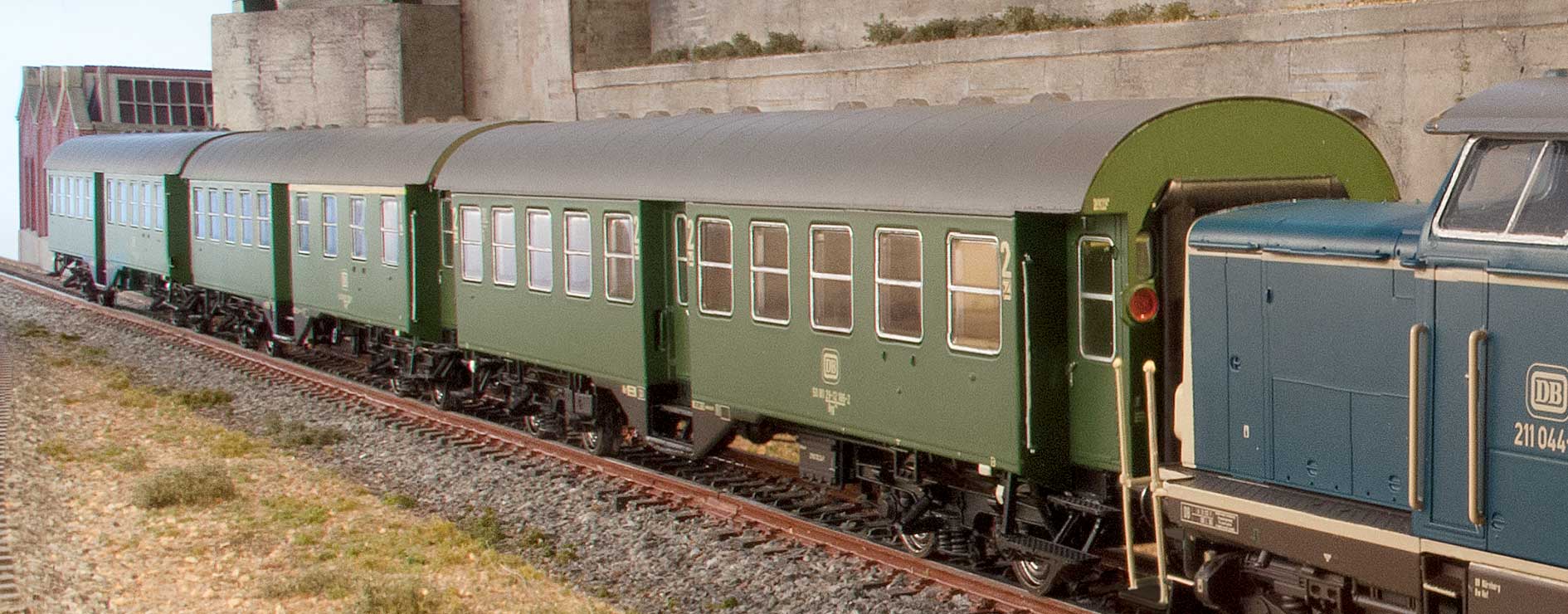 H0 SET (4) Reisezugwagen 4yg DB, III